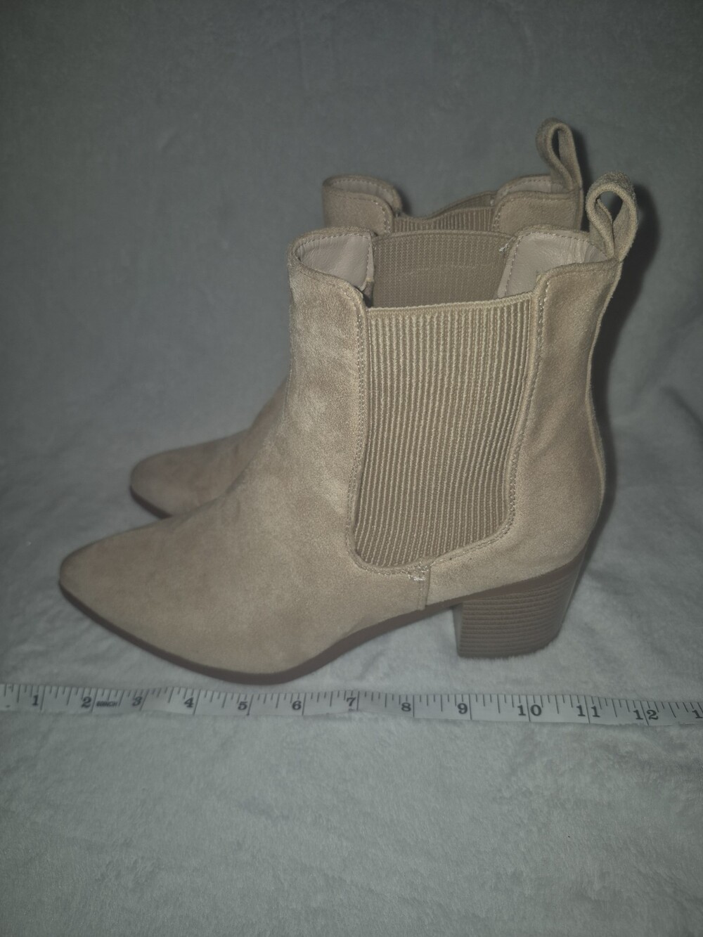 Dream Pairs Suede Chelsea Ankle Boots Beige Tan Block Heel Pointed Toe Size 9